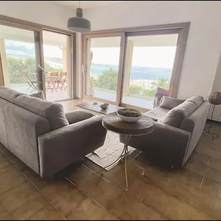 Ada Villa *
